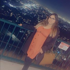 Meet your Posher, Alejandra